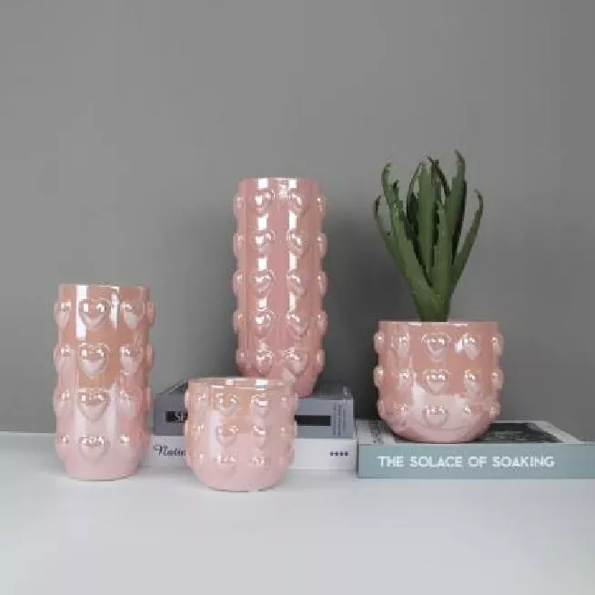 O que torna os vasos decorativos de cerâmica uma escolha atemporal para design de interiores?