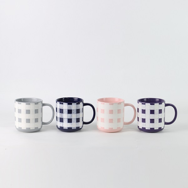 Procurando uma caneca prática e bonita? Descubra como a série de canecas pintadas à mão da BYF pode adicionar alegria ao seu dia a dia!