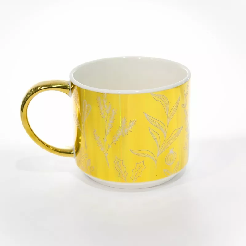 Caneca de cerâmica com decalque de galvanoplastia