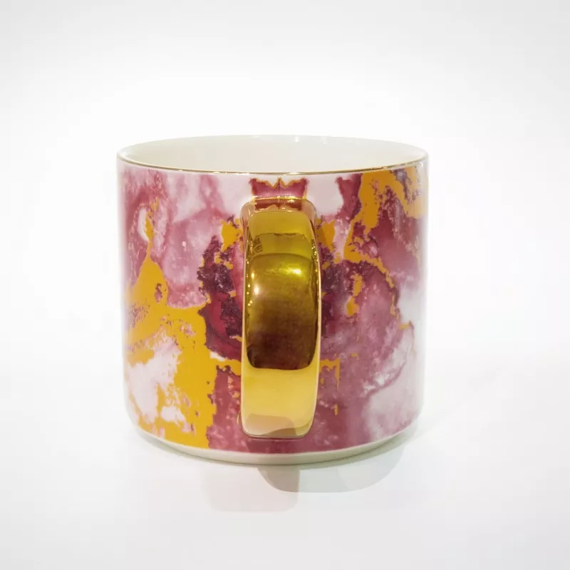 Caneca de cerâmica elegante com padrão de mármore