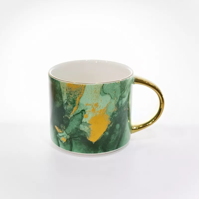 Caneca de cerâmica elegante com padrão de mármore