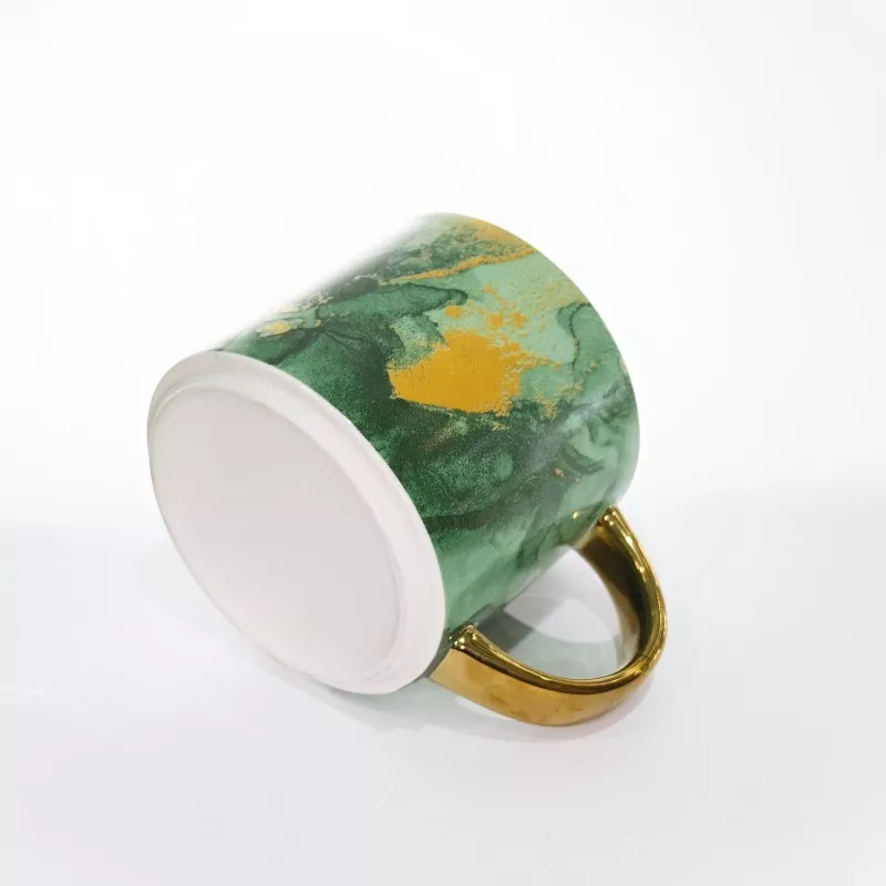 Caneca de cerâmica elegante com padrão de mármore
