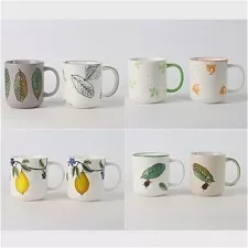 Caneca de cerâmica pintada à mão