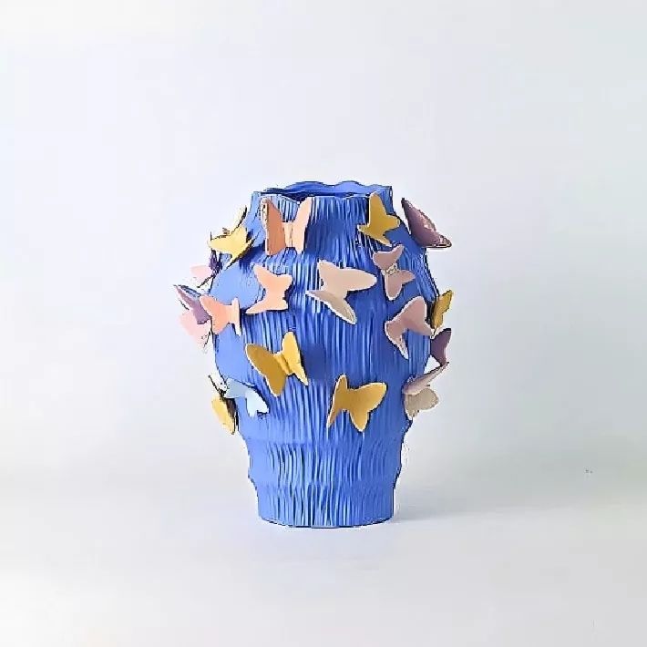 Vaso de Cerâmica Feito à Mão com Borboletas Dançantes Vaso de Cerâmica Feito à Mão com Borboletas Dançantes