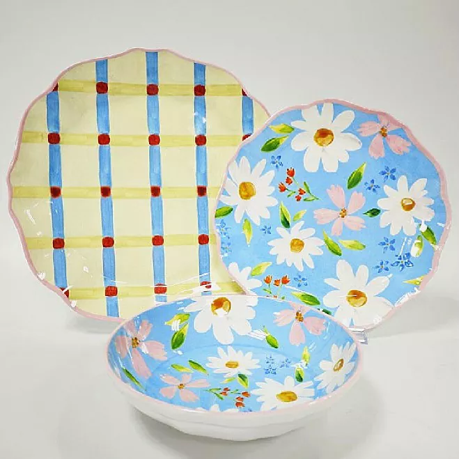Conjunto de pratos de jardim com margaridas pintadas