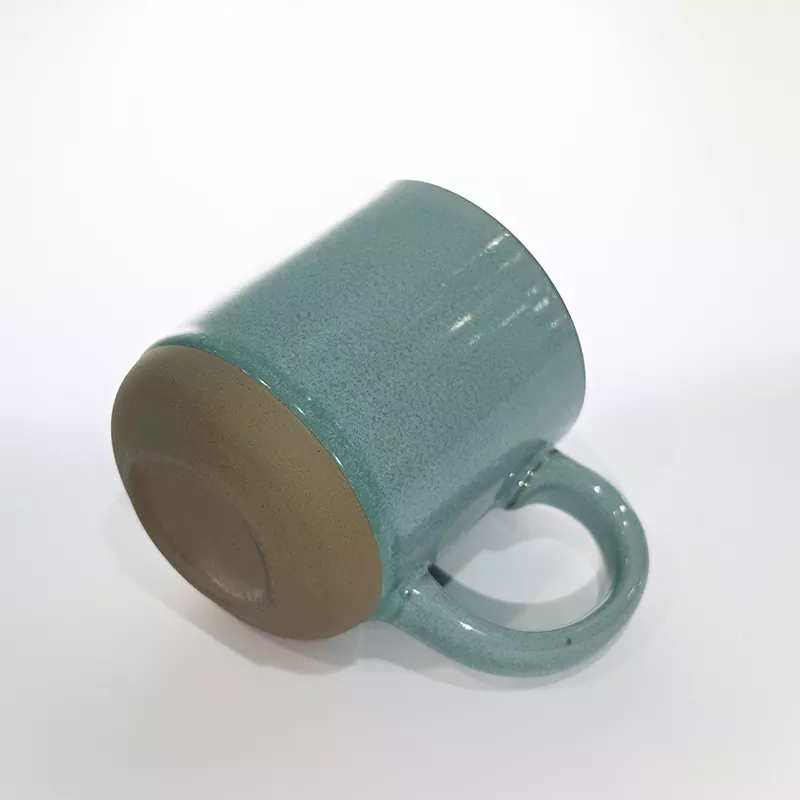 Caneca Azul Simples e Moderna de Cerâmica para Viagem